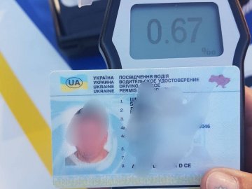 Поліцейські зняли з рейсу маршрутку, за кермом якої сидів п'яний водій. ФОТО