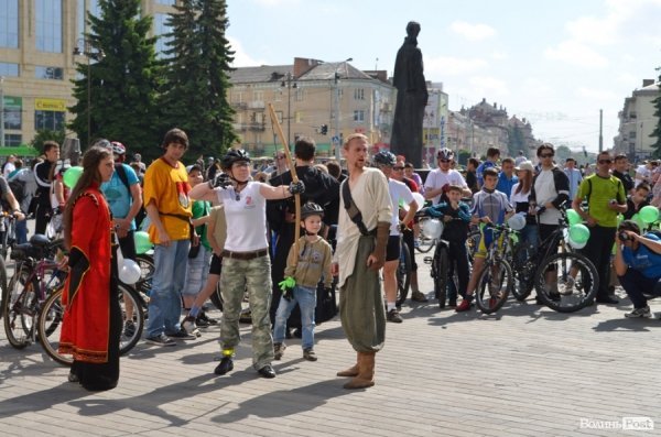 Велодень у Луцьку зібрав більше тисячі людей. ФОТО 