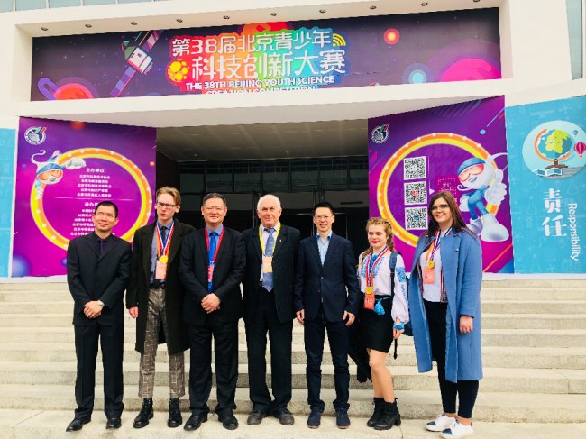 Українські школярі здобули золото на конкурсі наукових розробок у Китаї 