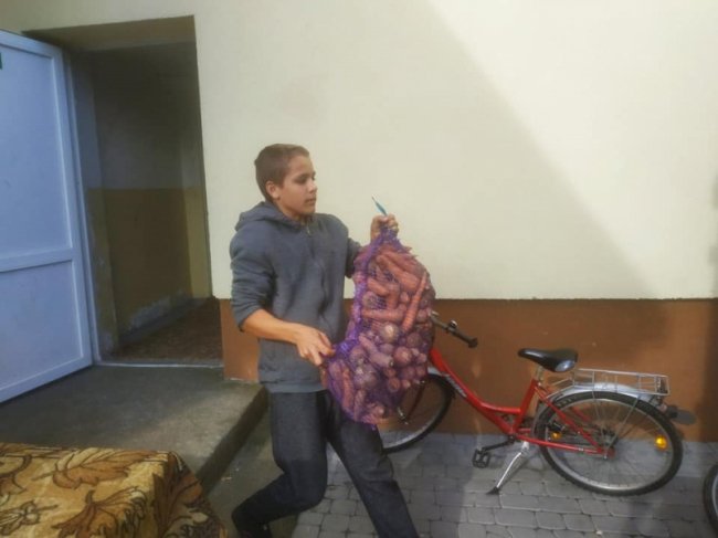 Волинські школярі зібрали допомогу для дітей, які залишилися без батьківського піклування. ФОТО