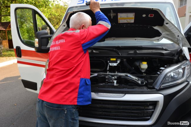Волинській «швидкій» подарували новий автомобіль. ФОТО