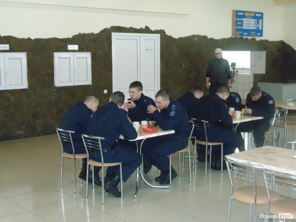 Як окуні в банці: блокадна військова частина зсередини. ФОТО