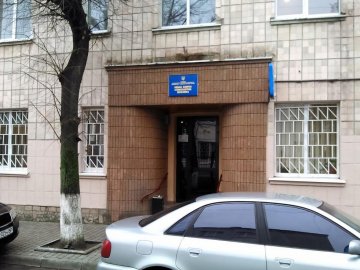 Тимчасово не працює стоматполіклініка у центрі Луцька