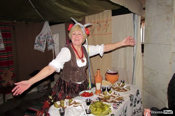 Смаколики для воїнів АТО готували у Володимирі-Волинському. ФОТО