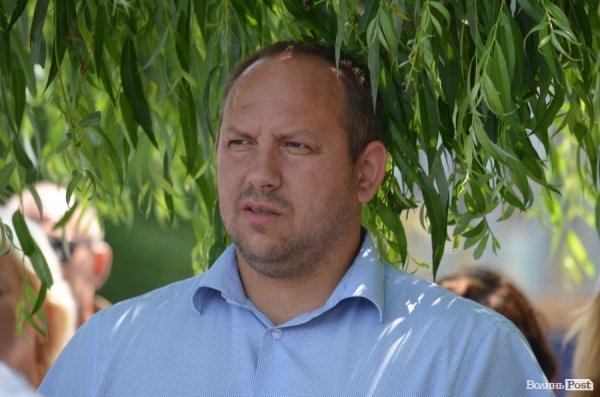 У Луцьку вже почали святкувати День Конституції. ФОТО