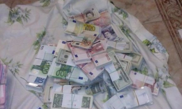 В квартирі екс-ректора авіаційного університету знайшли мільйони валюти. ФОТО