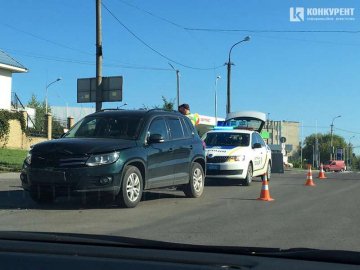У Луцьку в районі вулиць Дубнівської та Глушець сталася ДТП. ФОТО