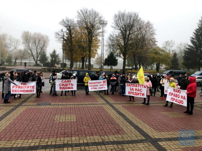 «Ми хочемо працювати»: у Нововолинську під міськрадою – акція протесту. ФОТО. ВІДЕО