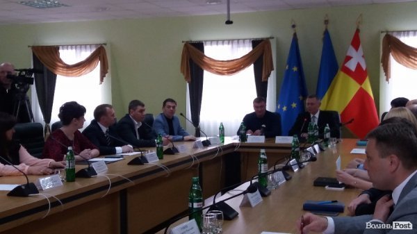 Скоро зареєструвати шлюб можна буде і в ЦНАПі. ФОТО