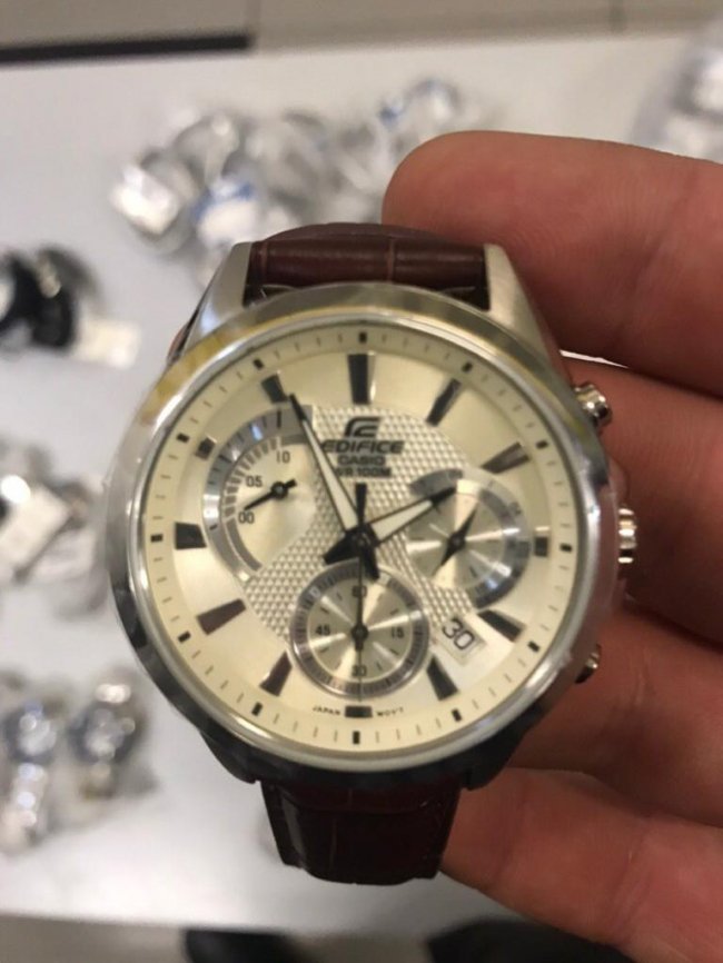 На «Ягодині» затримали волинянина, який під капотом Porsche перевозив партію дорогих годинників 