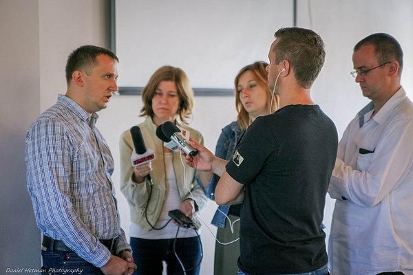 Самооборона привезла з Європи кошти та «швидкі» для АТО. ФОТО