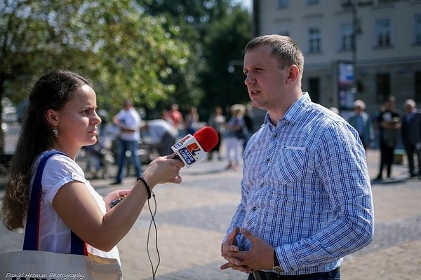 Самооборона привезла з Європи кошти та «швидкі» для АТО. ФОТО