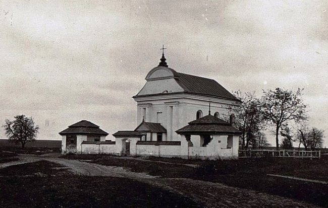 Субтропічний курорт і згаслий вулкан: 15 несподіваних історичних фото Волині