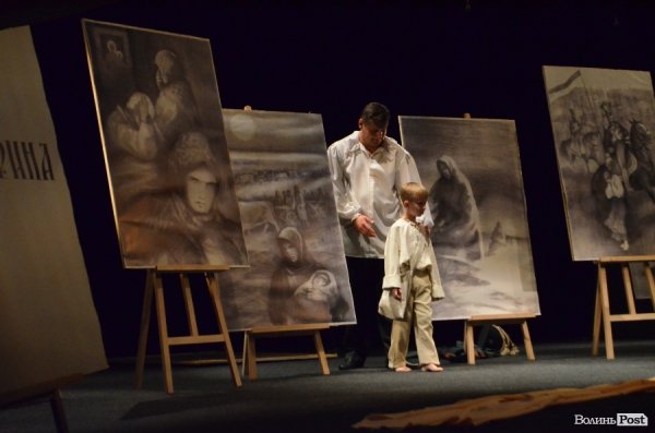 Нестандартна моновистава у Луцьку. ФОТО