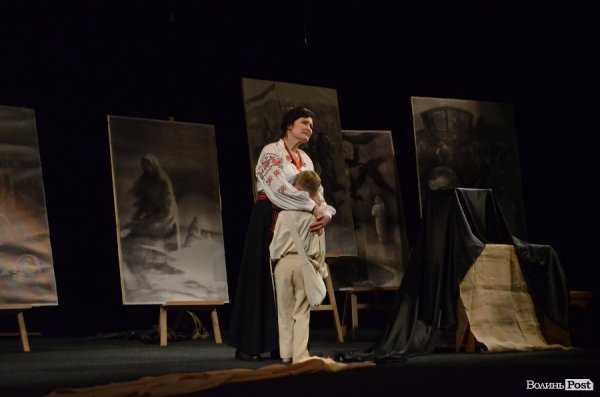 Нестандартна моновистава у Луцьку. ФОТО