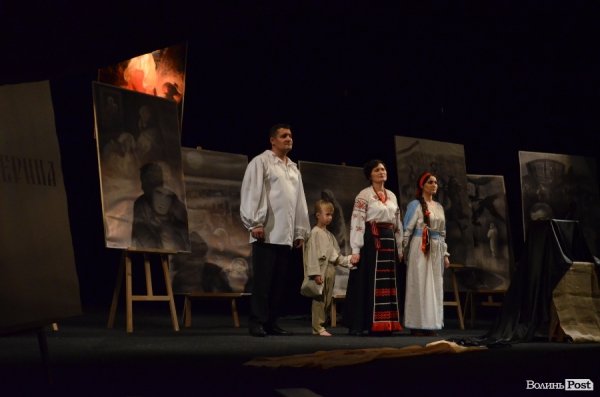 Нестандартна моновистава у Луцьку. ФОТО