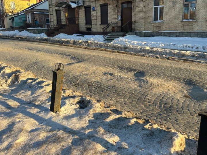 «Ця вулиця - одна з найпроблемніших»: на Богдана Хмельницького у Луцьку просіла бруківка