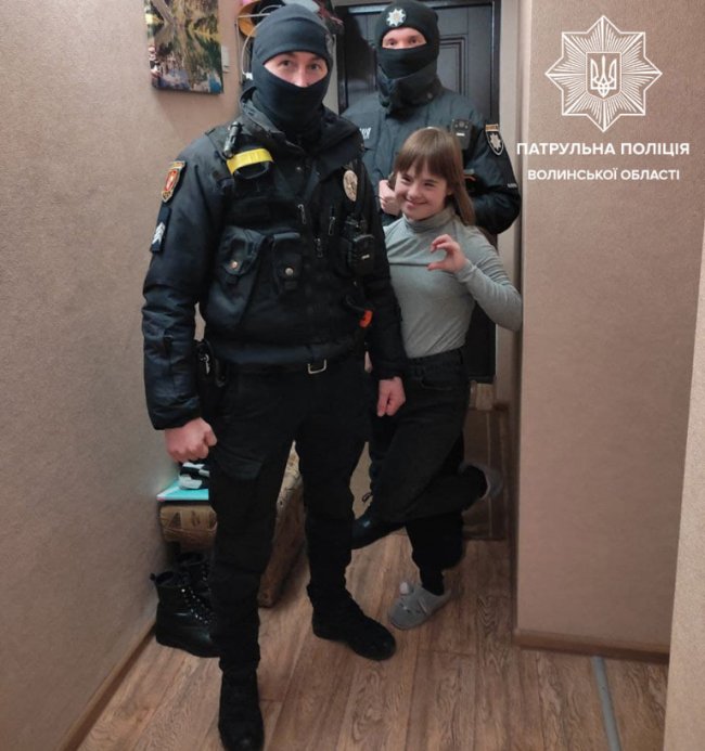 Волинські патрульні привітали з Днем святого Миколая дітей з інвалідністю. ФОТО