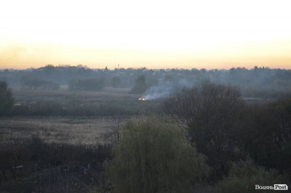 У Луцьку горить Гнідавське болото. ФОТО. ОНОВЛЕНО