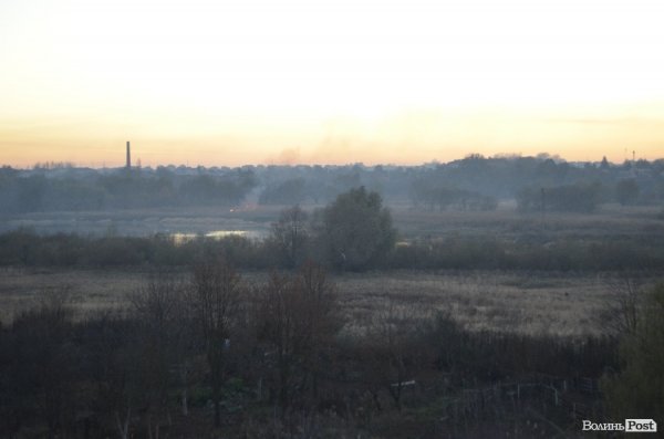 У Луцьку горить Гнідавське болото. ФОТО. ОНОВЛЕНО