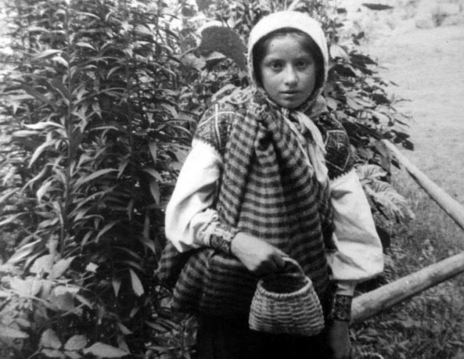 «Рябі сумки» в руках українців на фото сторічної давнини