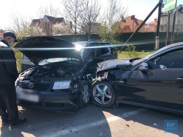 У Нововолинську – аварія за участю Mercedes та Volkswagen. ФОТО