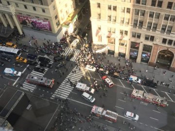 Килимок затис педаль газу: в Нью-Йорку вантажівка в’їхала в натовп