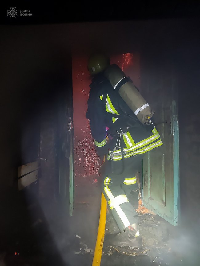 На Волині горів житловий будинок та дві господарські будівлі