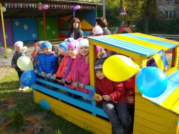 У Луцьку з'явився дитячий «Сквер Миру». ФОТО