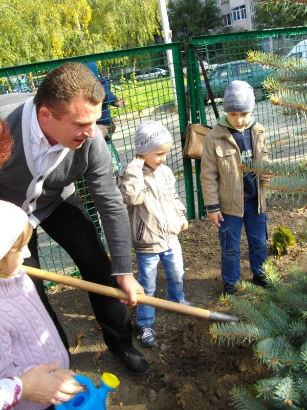 У Луцьку з'явився дитячий «Сквер Миру». ФОТО