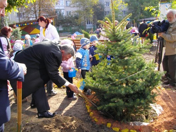У Луцьку з'явився дитячий «Сквер Миру». ФОТО