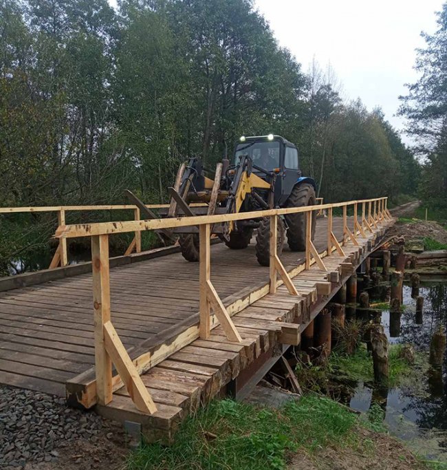 Між волинськими селами замість дерев'яного мосту облаштували металевий