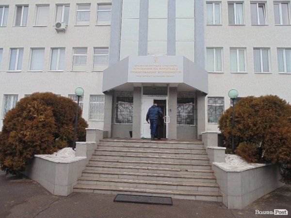 «Хочу повістку на день народження»: у Луцьку «тролили» міліцію. ФОТО