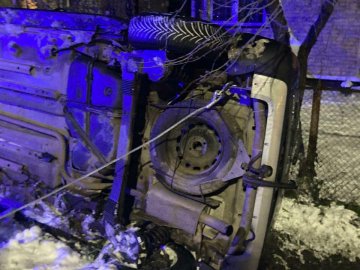 Аварія на Волині: перекинулося авто, водія деблокували рятувальники