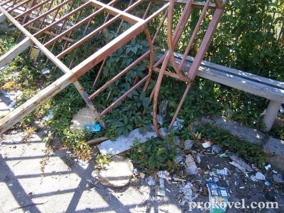 Майданчик для екстремальних видів спорту у Ковелі перетворився на купу сміття. ФОТО