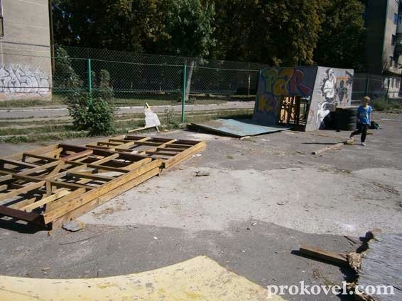 Майданчик для екстремальних видів спорту у Ковелі перетворився на купу сміття. ФОТО