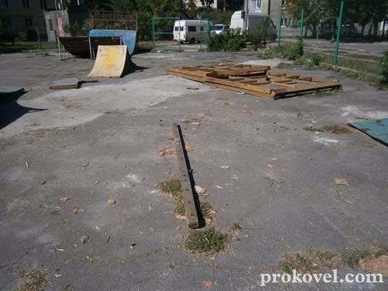 Майданчик для екстремальних видів спорту у Ковелі перетворився на купу сміття. ФОТО