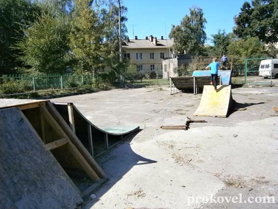 Майданчик для екстремальних видів спорту у Ковелі перетворився на купу сміття. ФОТО