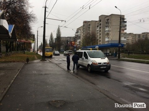 Аварія в Луцьку: маршрутка в'їхала в бус. ФОТО