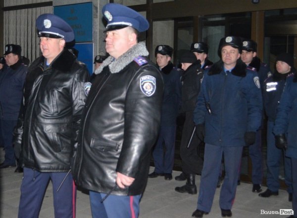 Начальник міліції громадської безпеки УМВС Волині Володимир Поліщук (справа) теж був на акції