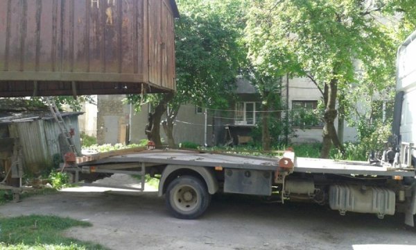 У Луцьку демонтують гаражі на двох вулицях міста. ФОТО