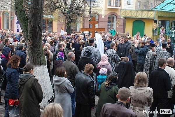 Страсний хресний хід у Луцьку. ФОТО