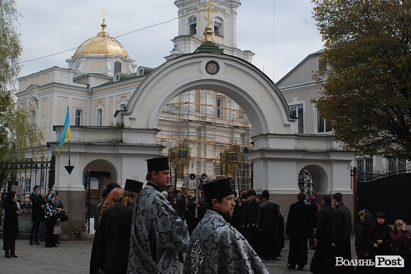 Страсний хресний хід у Луцьку. ФОТО