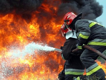 У Луцьку горіла господарська споруда