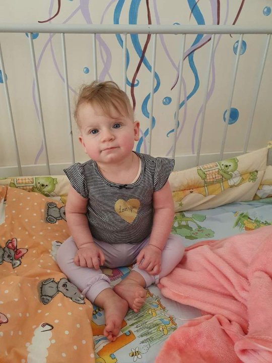 Однорічна Єва проходить перший курс хіміотерапії у Чорнобильській лікарні 