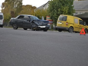 ДТП у Нововолинську: не розминулися два авто. ФОТО