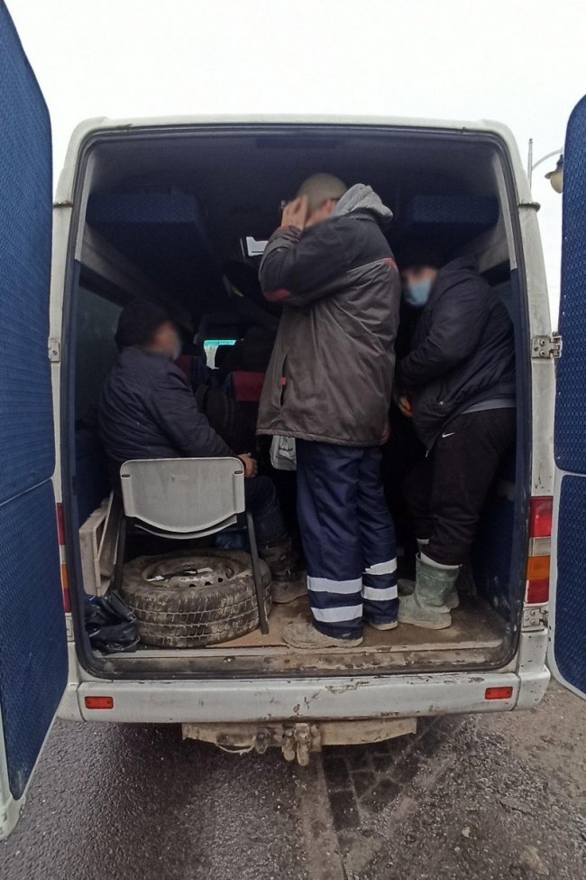 У 9-місному бусі їхало аж 19 людей: як у Польщі везли на роботу українських заробітчан