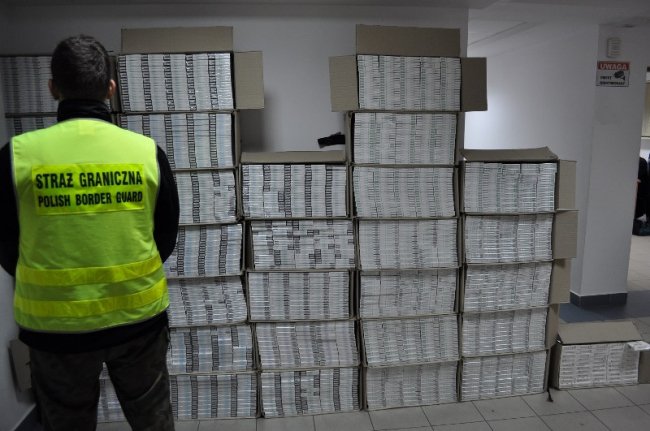 Поляки затримали контрабанду сигарет на мільйон, яку переправляли з Волині 