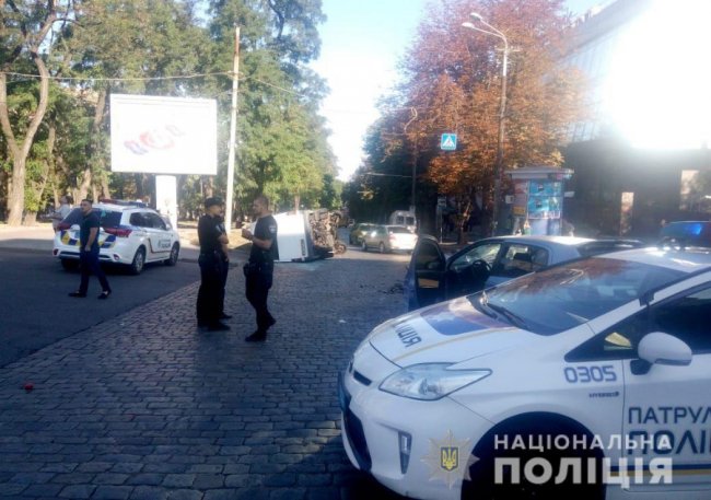 На Дніпропетровщині авто зіткнулося з маршруткою: багато постраждалих. ФОТО