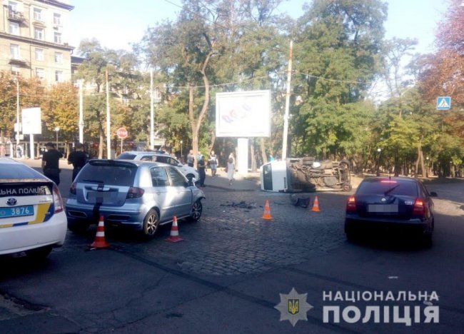 На Дніпропетровщині авто зіткнулося з маршруткою: багато постраждалих. ФОТО